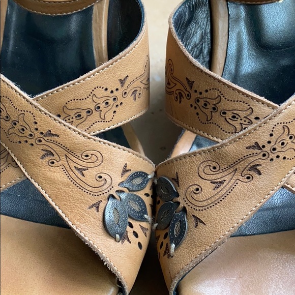 Isabella Fiore Vintage Wood Wedge Heel - Picture 15 of 16